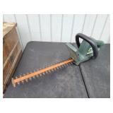 BLACK & DECKER 16' Electric Hedge Trimmer, Working