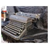 VINTAGE ROYAL TYPEWRITER