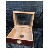 WOOD HUMIDOR W/ SEE THROUGH TOP