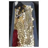 MISC JEWELRY LOT
