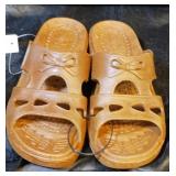 LADIES SANDALS / NEW / SIZE LARGE