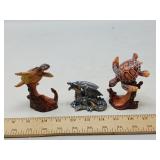 COLLECTIBLE NOVELTY FIGURINES / 3 PCS