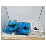 PLASTIC TRAYS LOT / PLUS SURPRISE