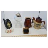 DECOR LOT WITH HULL PITCHER