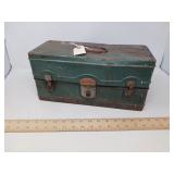 VINTAGE TACKLE BOX IN VINTAGE COND 14X6X7