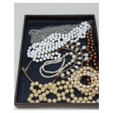 BEADS & NECKLACES / JEWELRY LOT