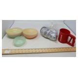 7 VINTAGE TUPPERWARE BOWLS, JELLO MOLDS, SIFTER