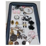 ASSORTED JEWELRY ITEMS