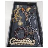 BEADS AND MORE / JEWELRY LOT