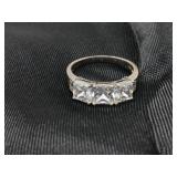 JEWELRY .925 SILVER RING W/ 3 STONES SIZE 9