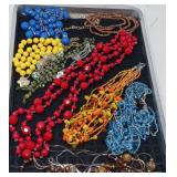 COLORFUL BEADS / JEWELRY LOT