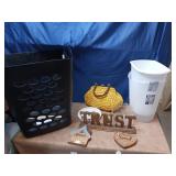 ODDS & ENDS LOT / PLASTIC LAUNDRY BASKET /++