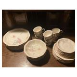 36 piece Mika Craft Works Japan Dish Set