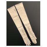 Mousquetaire Gloves with Pearl Buttons 1950s