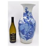 Qing Dynasty Chinese Earthenware Blue&White Vase