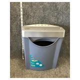 STAPLES Light Duty paper shredder