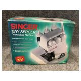 SINGER Tiny SERGER overedging machine