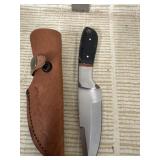 Knife made in Pakistan with leather case