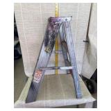 2' Stepladder