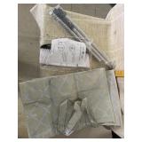 Broom, 2 Totes