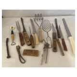 Lot Vintage Utensils & Knives
