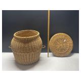 Large Wicker Basket W/ Lid Large Wicker Basket W/ Lid