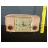 Retro Pink 1959 Bulova Model 170 Tube Radio WORKS