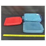 2 Pyrex Casseroles W/ Covers & 1 Caddy