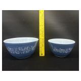 2 Pyrex Colonial Mist Nesting Mixing Bowls