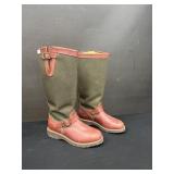 9 Medium Womans Chippewa Round Toe Snake Boots