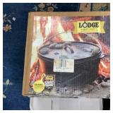 Lodge 12" Cast Iron Camp Dutch Oven NOS