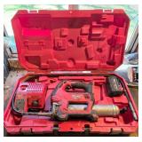 Milwaukee M18 2646-22CT Cordless Grease Gun Kit