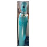 Compressed Gas Cylinder with Nitrogen Dioxide Labe