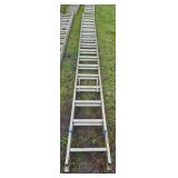 32ft Extension Ladder in Aluminum Construction