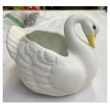 Homeco Swan Pot