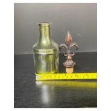 Fluer de Lis Bottle