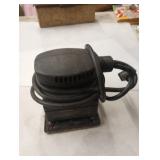 Black and Decker finishing sander