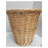 Nice Wicker Trash Bin