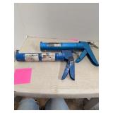 Caulking gun