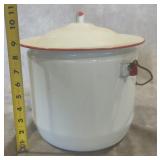 Metal Pot w Lid