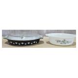 (2) Vintage Pyrex Dishes