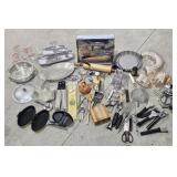 Pyrex Measuring Cups & Other Misc Kitchenware