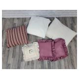 6 decorative pillows
