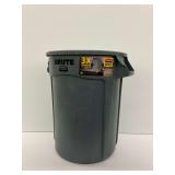 Rubbermaid Brute 32 Gallon Gray Trash Container... no lid