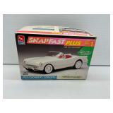 AMT Ertl 1953 Chevrolet Corvette 1/25 Scale Model Kit