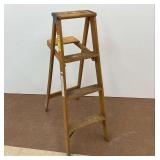 4 ft. Wooden Stepladder with Platform