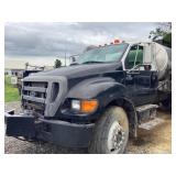 2004 Ford 750 Cab Chass Distributor Truck