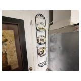 Wall-Mounted Wire Rack with Decorative Plates
