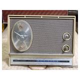 Vintage Sears Silvertone 132.49 Tabletop Radio