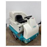 Tennant 7200 Ride-On Floor Scrubber